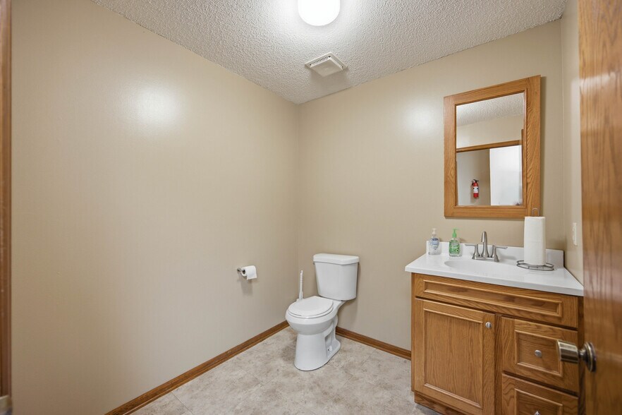 More Photos Of 110 SE Grant St, Ankeny Office For Sale