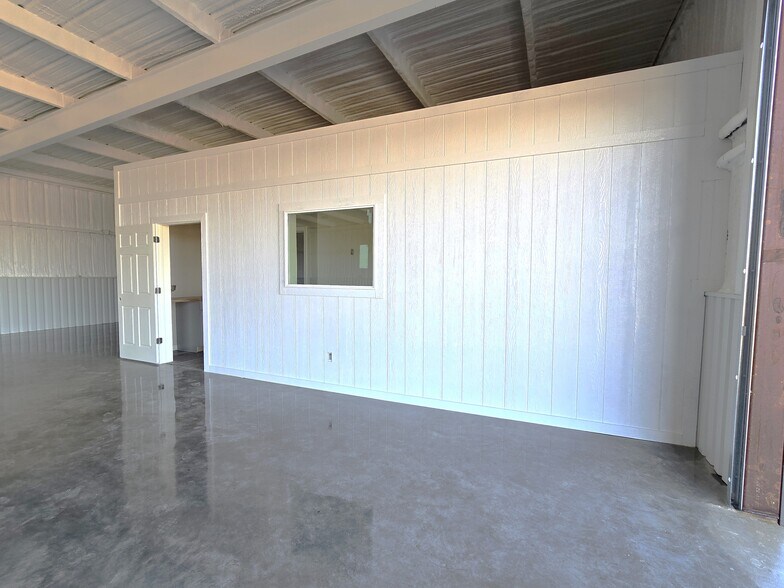 More Photos Of 6366-6414 FM 1715, Lampasas Flex For Lease