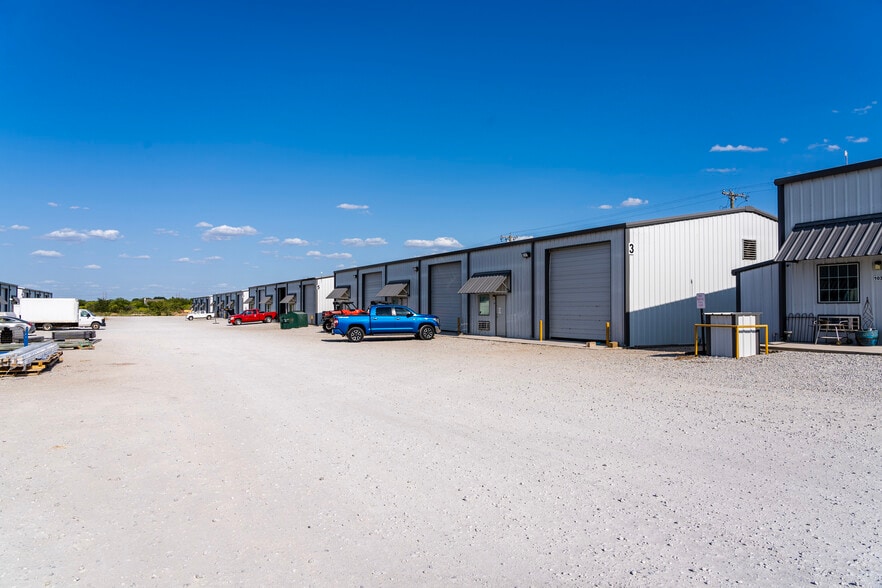 More Photos Of 2170 Collins Rd, Denton Unknown For Lease