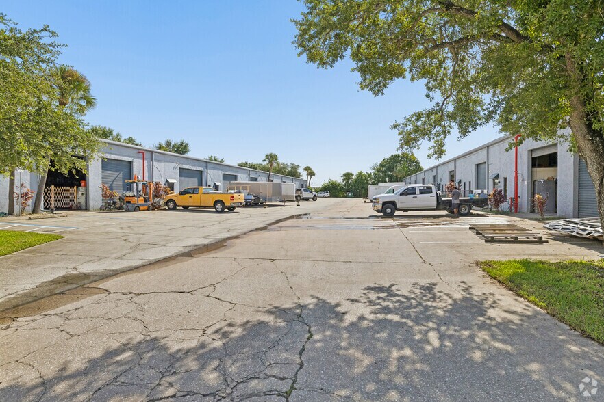 More Photos Of 11999 N 49th St, Clearwater Warehouse For Lease