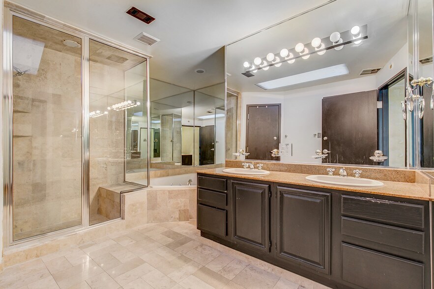 More Photos Of 1801 Laws St, Dallas Office Residential For Lease