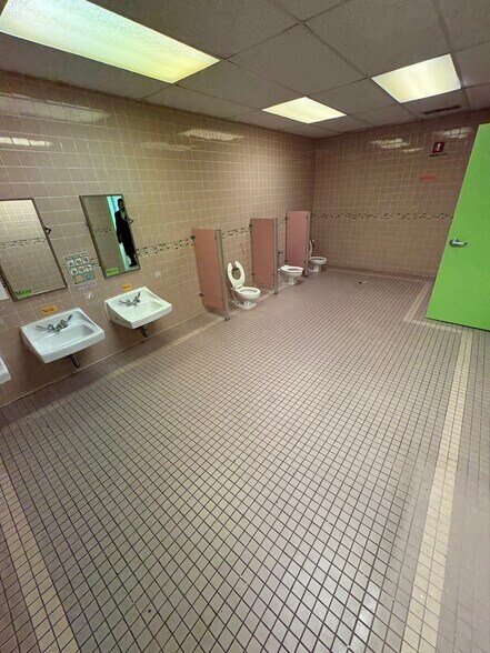 More Photos Of 33 Somers St, Brooklyn Schools For Lease