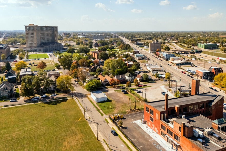 Primary Photo Of 2200 Vermont St, Detroit Auto Repair For Sale