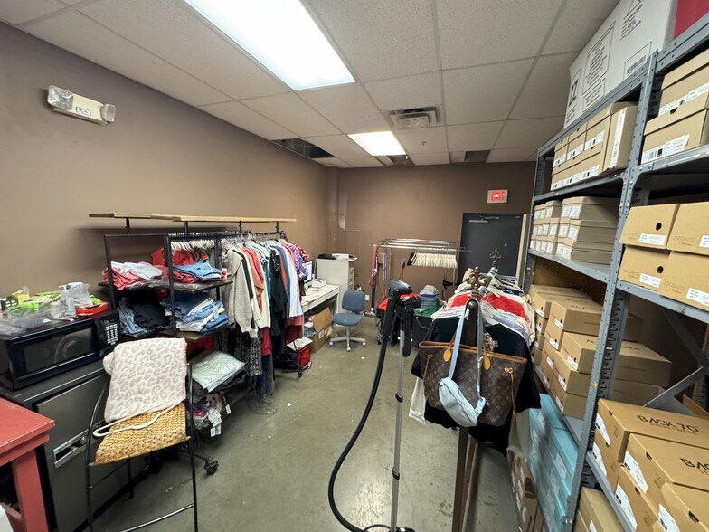 More Photos Of 6300 Poplar Ave, Memphis Storefront For Lease