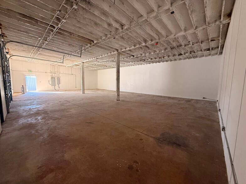 More Photos Of 2601 S Purdue Ave, Oklahoma City Flex For Lease