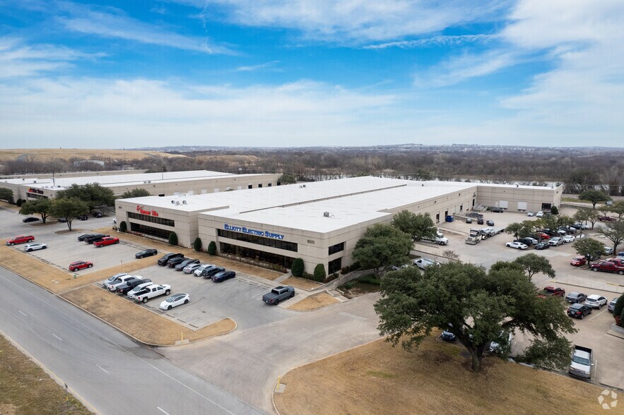 More Photos Of 6312 Airport Fwy, Fort Worth Distribution For Lease