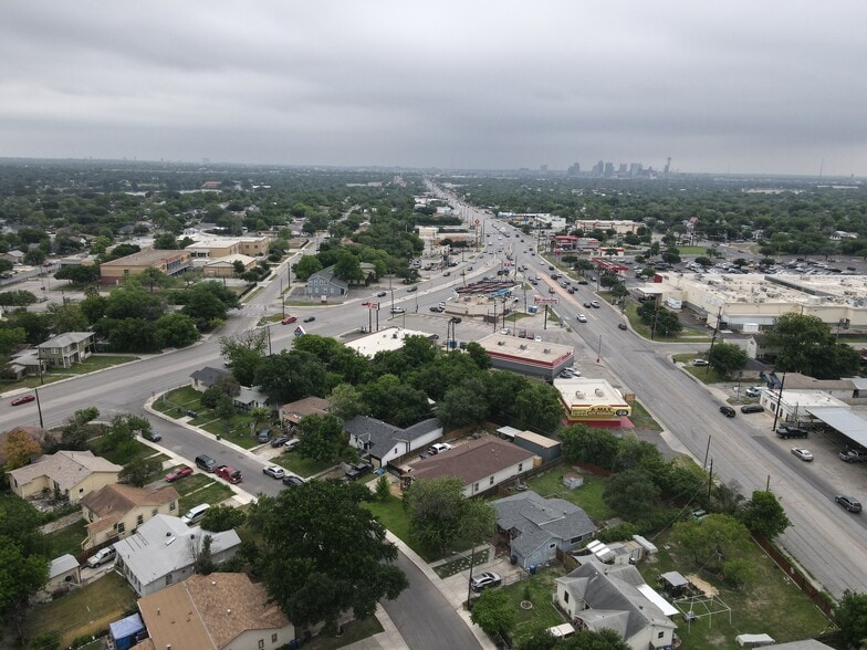 More Photos Of 129-137 Bandera Rd, San Antonio Storefront For Lease