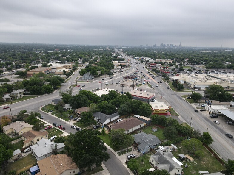 More Photos Of 129-137 Bandera Rd, San Antonio Storefront For Lease