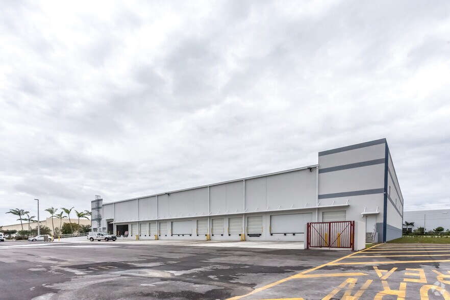 More Photos Of 11305 NW 122nd St, Miami Refrigeration Cold Storage For Lease