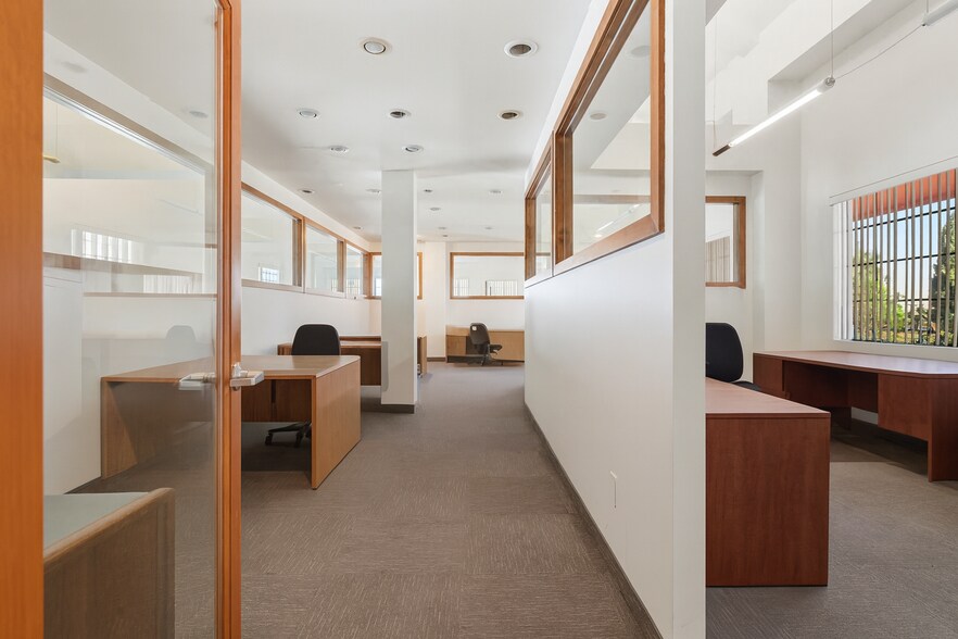 More Photos Of 2140 Cotner Ave, Los Angeles Loft Creative Space For Sale