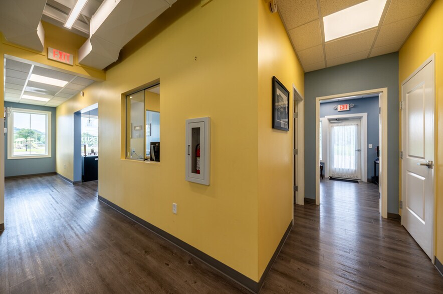 More Photos Of 74 Erin Dr, Morgantown Office For Sale