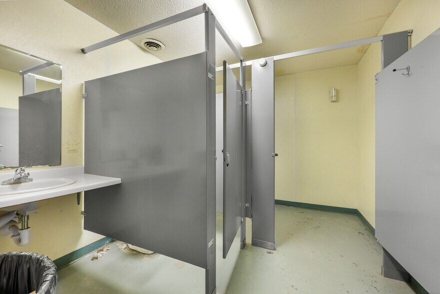 More Photos Of 945 Industrial Dr S, Sauk Rapids Manufacturing For Sale