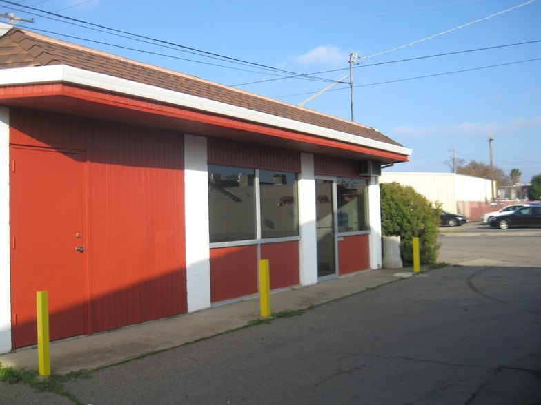 Primary Photo Of 1216 Yuba St, Marysville General Retail For Lease