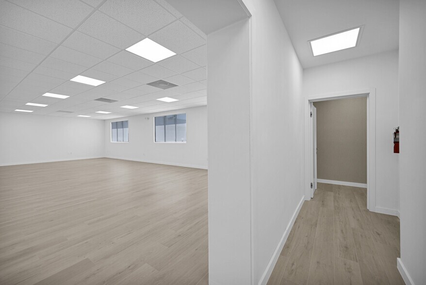 More Photos Of 210 NE 68th St, Miami Warehouse For Sale