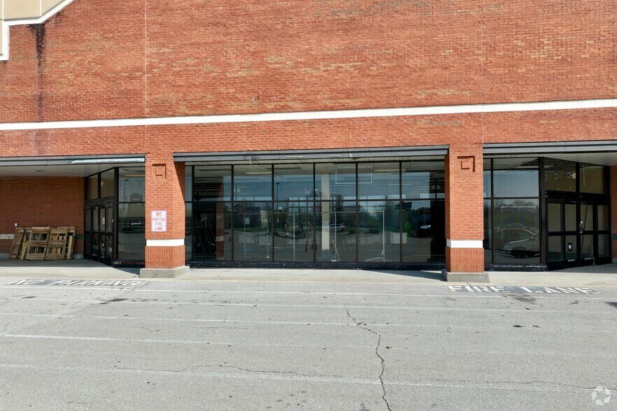 More Photos Of 501 Marsailles Rd, Versailles Unknown For Lease