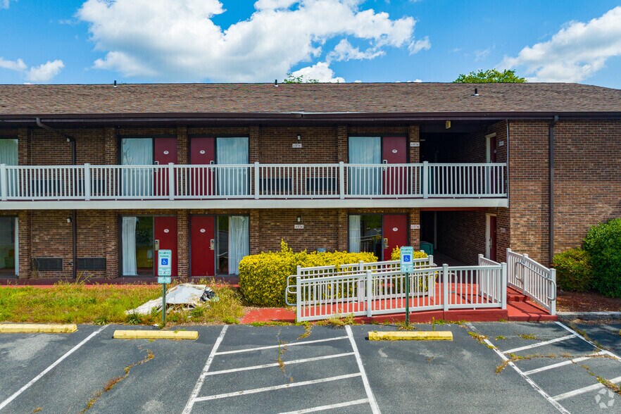 16102 Theme Park Way, Doswell, VA 23047 Hotel For Sale
