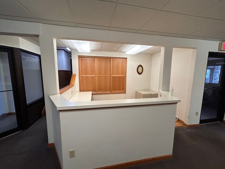 More Photos Of 551 E Genesee St, Fayetteville Office For Sale