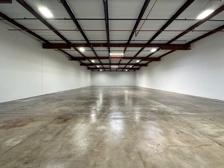 More Photos Of 301-445 N Figueroa St, Wilmington Warehouse For Lease