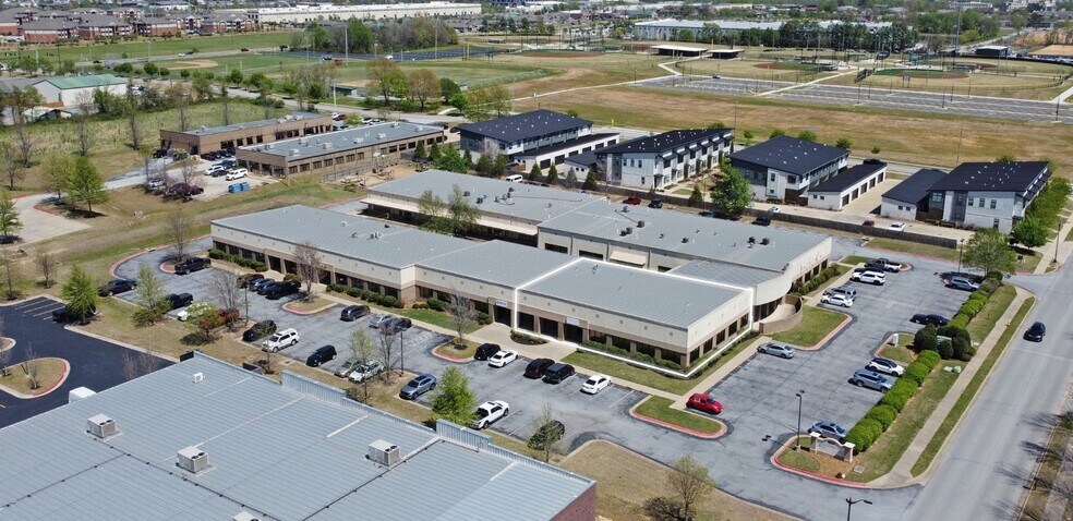 More Photos Of 211 SE 34th St, Bentonville Office For Lease