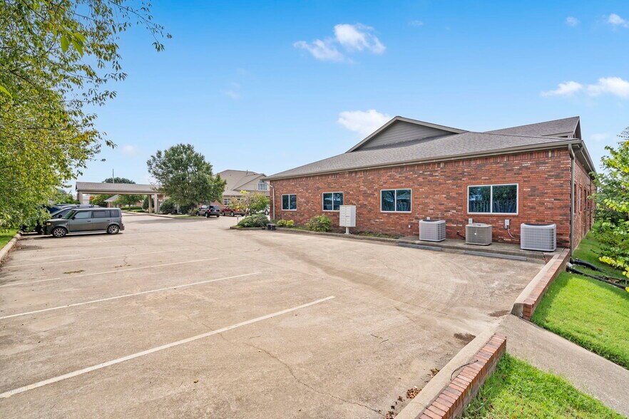 More Photos Of 2964 W Huntsville Ave, Springdale Medical For Lease