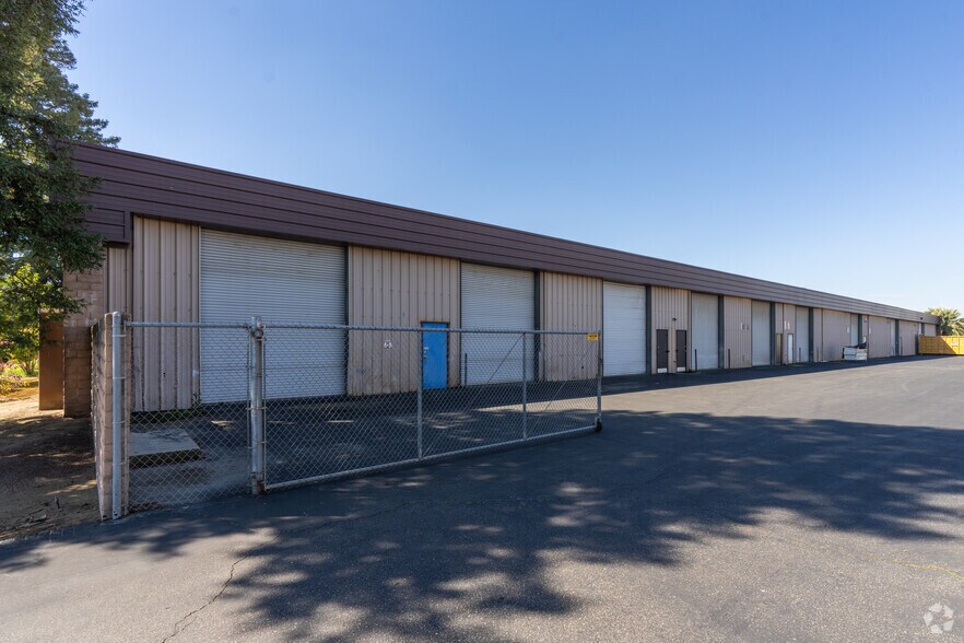 More Photos Of 105 W Dakota Ave, Clovis Industrial For Sale