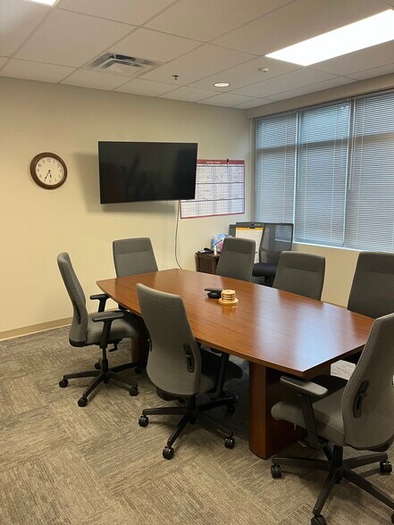 More Photos Of 8 Southern Oaks Ct, Savannah Office For Sale
