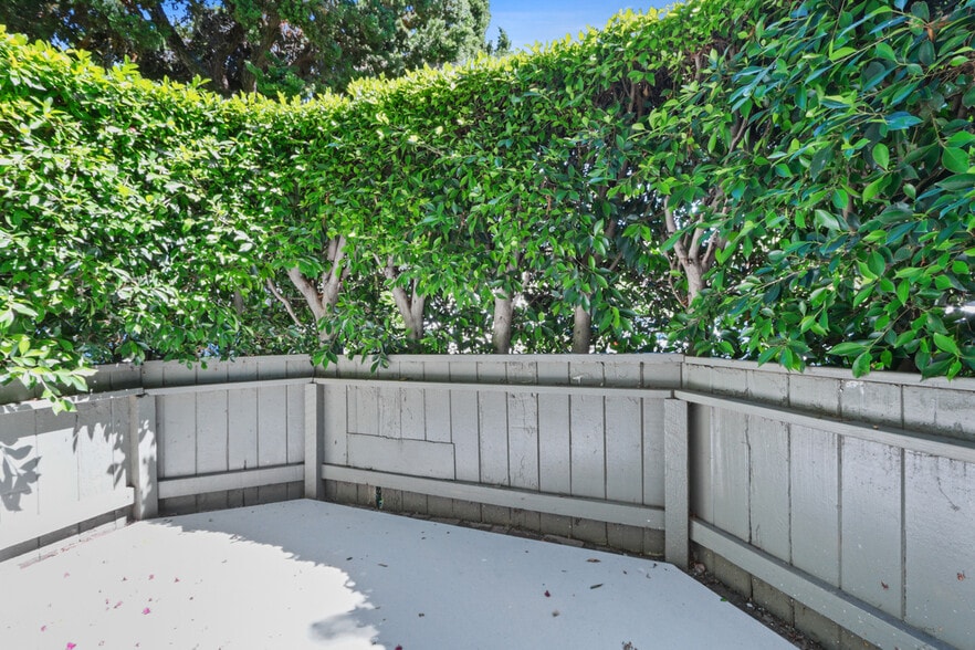 More Photos Of 3625 Mentone Ave, Los Angeles Apartments For Sale