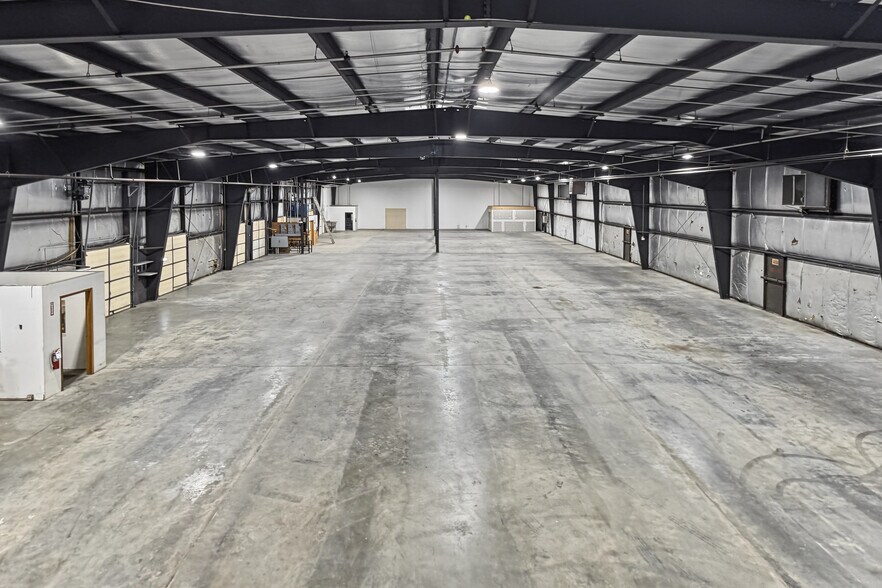 More Photos Of 2150 Milton ave, Des Moines Industrial For Sale