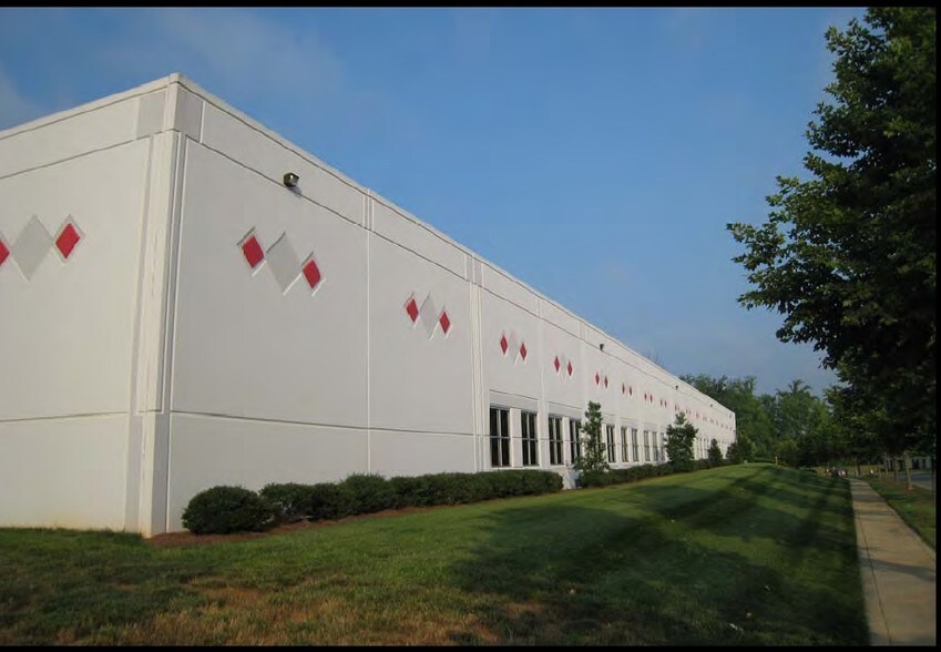 More Photos Of 9730 Northcross Center Ct, Huntersville Light Distribution For Sale