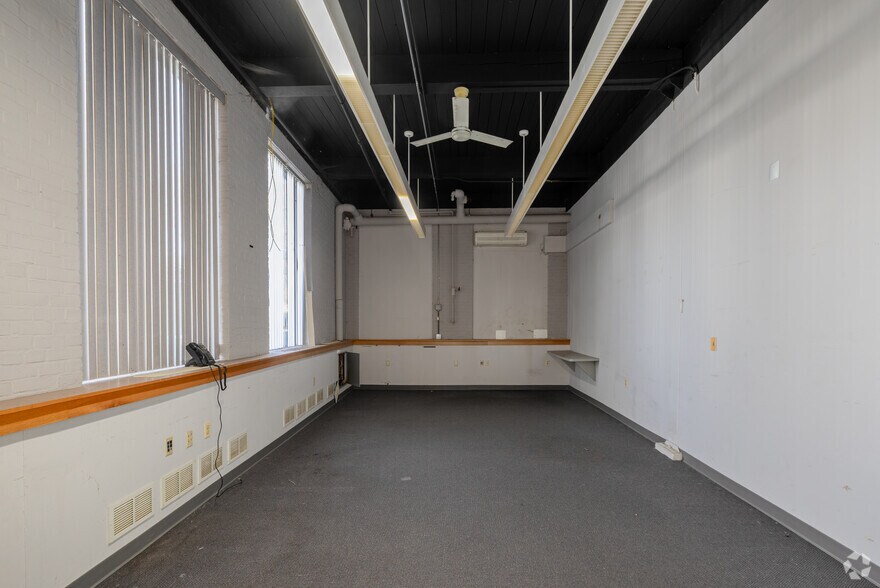 More Photos Of 650 Franklin Ave, Hartford Manufacturing For Sale