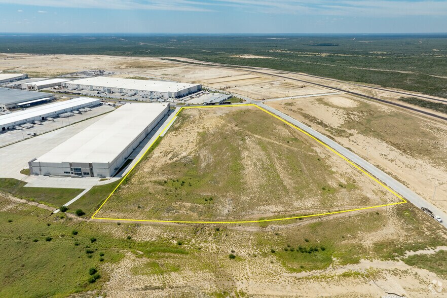 More Photos Of 15409 Fatima Dr, Laredo Industrial For Lease