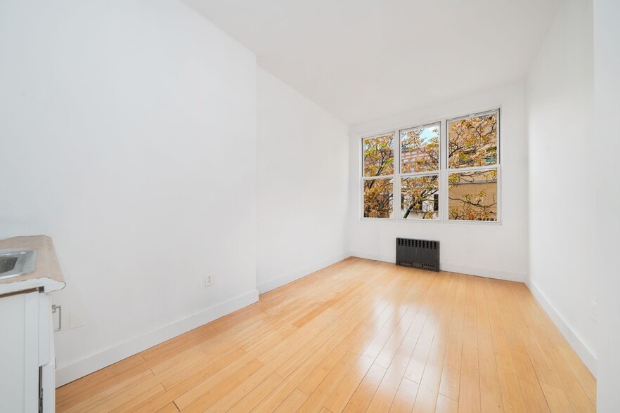 More Photos Of 336 W 19th St, New York Apartments For Sale