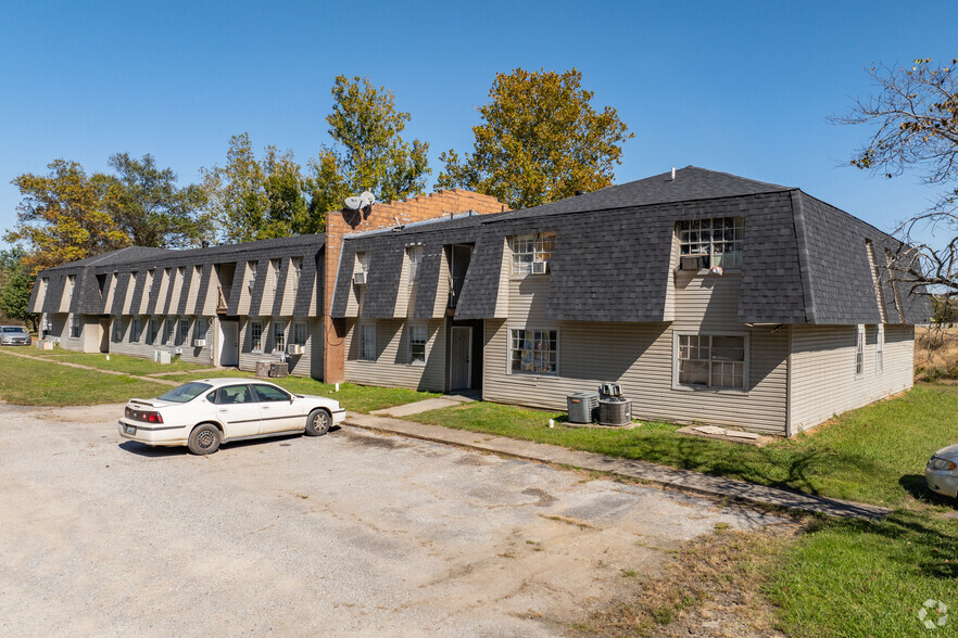 Primary Photo Of 1005 Airport Rd, Fulton Multifamily For Sale