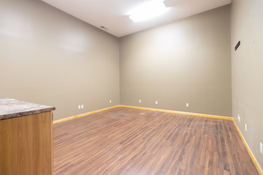 More Photos Of 90 Stonecoal Rd, Horner Freestanding For Lease