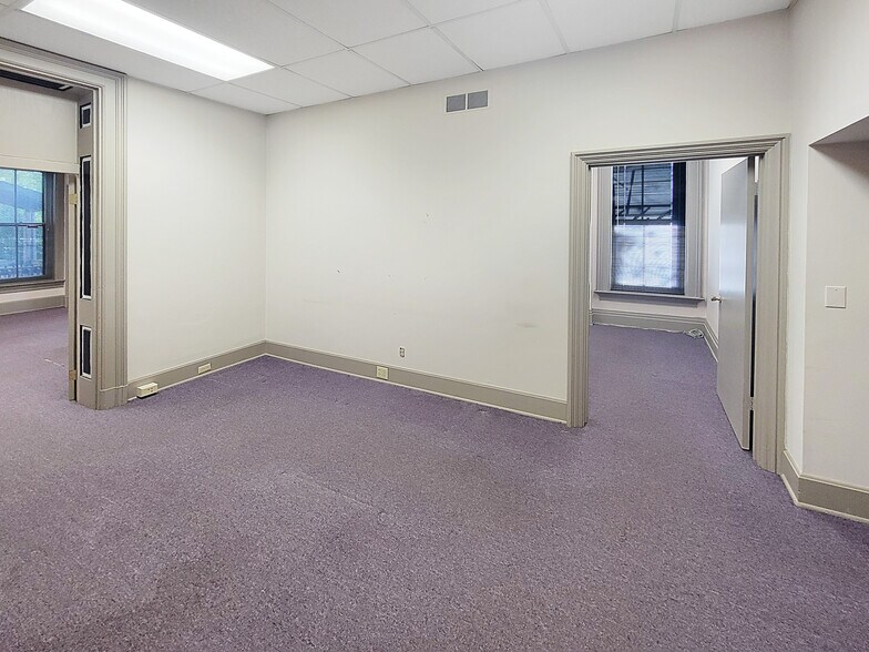 More Photos Of 1730 Madison Rd, Cincinnati Office For Sale