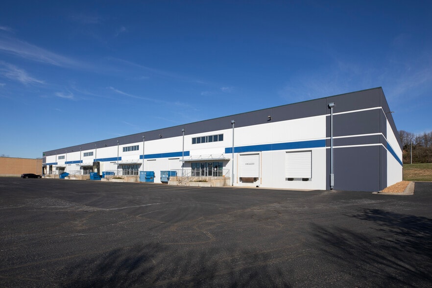 More Photos Of 2610 NE Industrial Dr, North Kansas City Warehouse For Lease