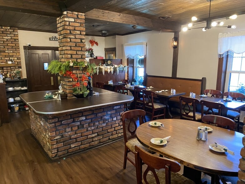More Photos Of 17 Rowley St, Winsted Restaurant For Sale