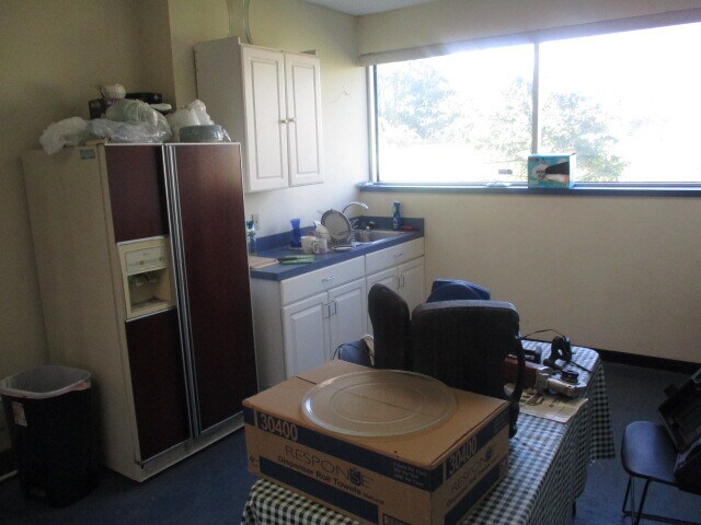 More Photos Of 8191 Logistics Dr, Zeeland Distribution For Lease