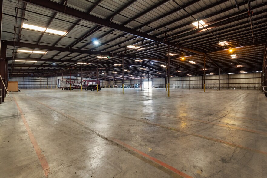 More Photos Of 202 W 15th St, Bryan Industrial For Lease