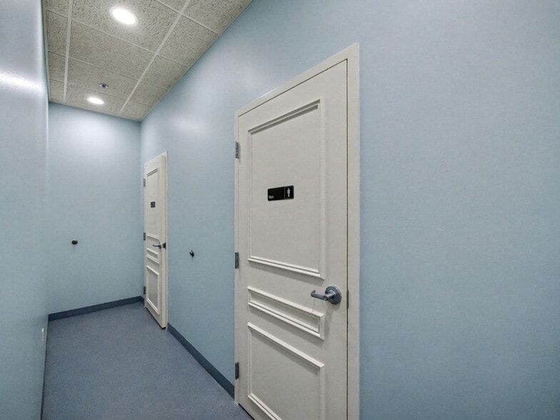 More Photos Of 6861 Garden Rd, Riviera Beach Warehouse For Sale