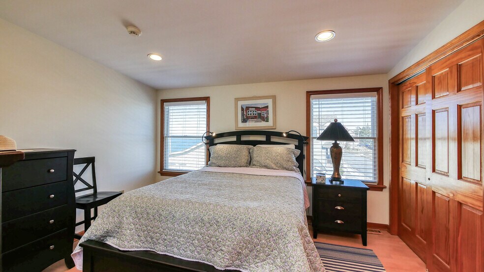 More Photos Of 236 S Bayview Dr, Strathmere Restaurant For Sale