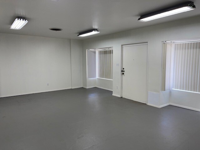 More Photos Of 531 N Marine Ave, Wilmington Warehouse For Sale