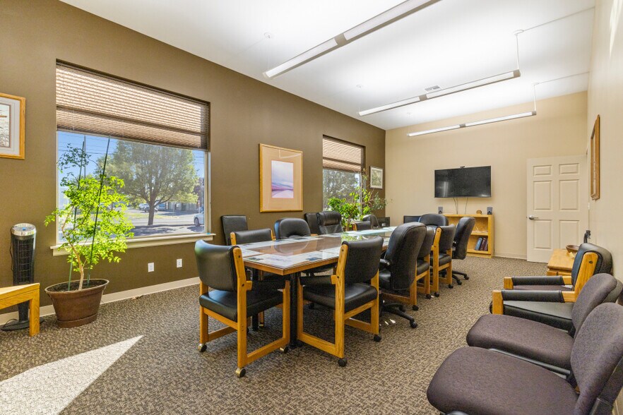 More Photos Of 422 S 5th St, Klamath Falls Office For Sale