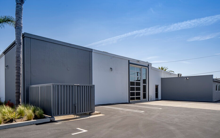 More Photos Of 1945 Placentia Ave, Costa Mesa Light Manufacturing For Lease