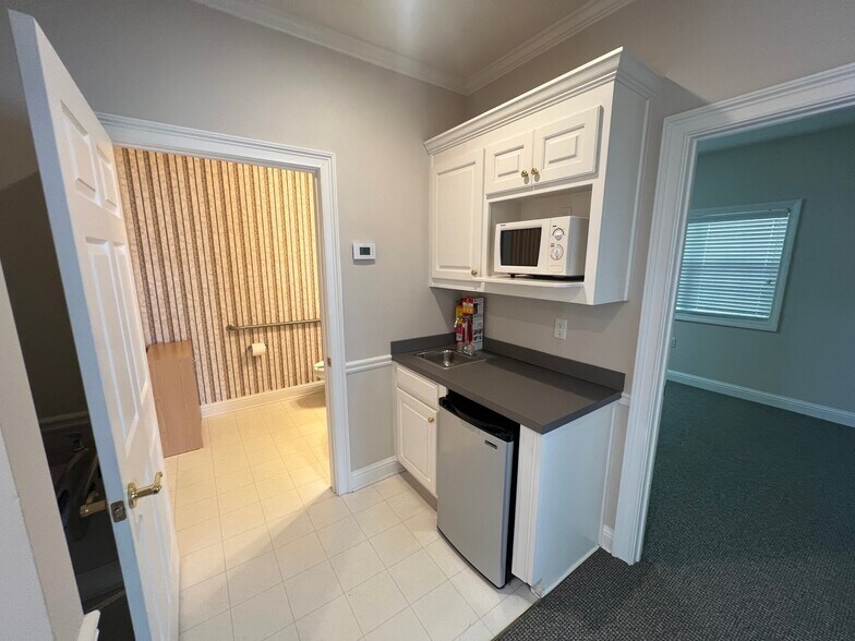 More Photos Of 5041 Dallas Hwy, Powder Springs Office For Sale