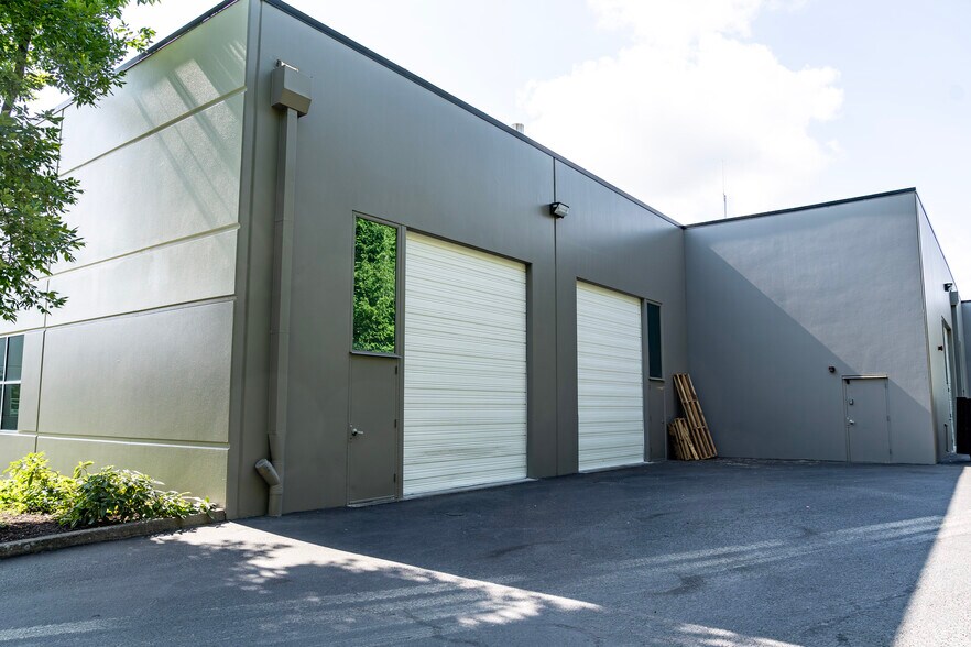 More Photos Of 17721 NE Riverside Pky, Portland Unknown For Lease