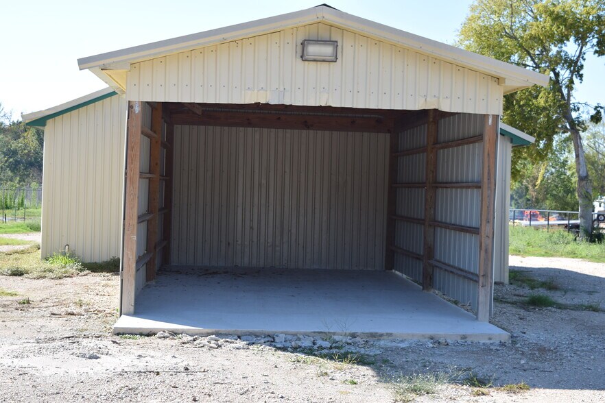 More Photos Of 12115 West Dr, Cypress Land For Lease
