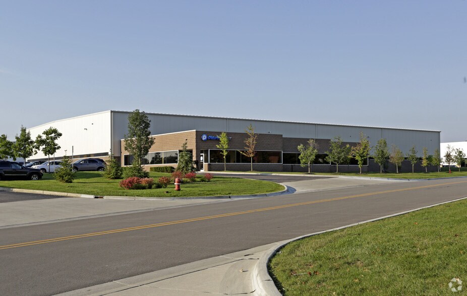 More Photos Of 4237 N Atlantic Blvd, Auburn Hills Industrial For Sale