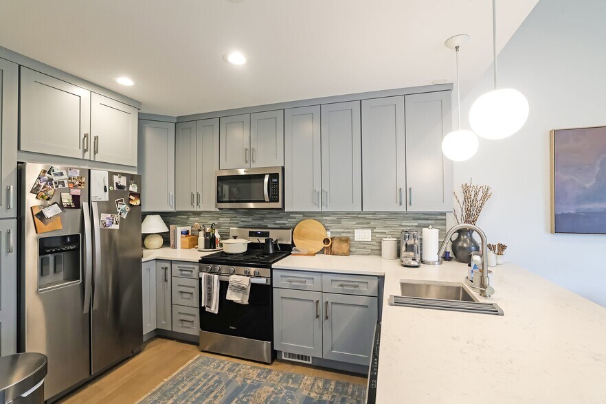 More Photos Of 1124 Florence Ave, Evanston Office Residential For Lease