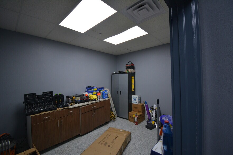 More Photos Of 8400 Sovereign Row, Dallas Distribution For Sale